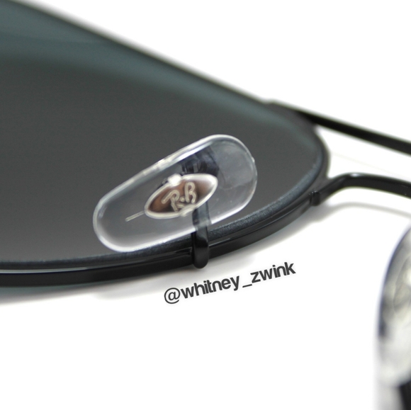 Model Display Ray-Ban Aviator Black  RB3025 58 / 62 - Picture 11 of 17